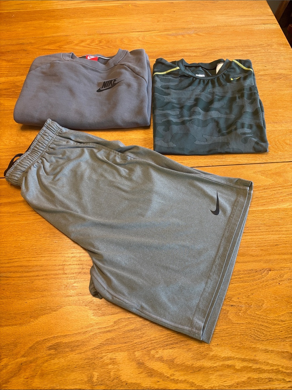 Nike Men’s Gray/Green Athletic Shorts set - Picture 2 of 15